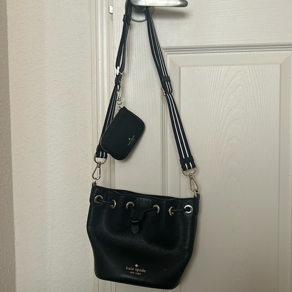 kate spade Handbags - Kate Spade bucket bag. Gently used.